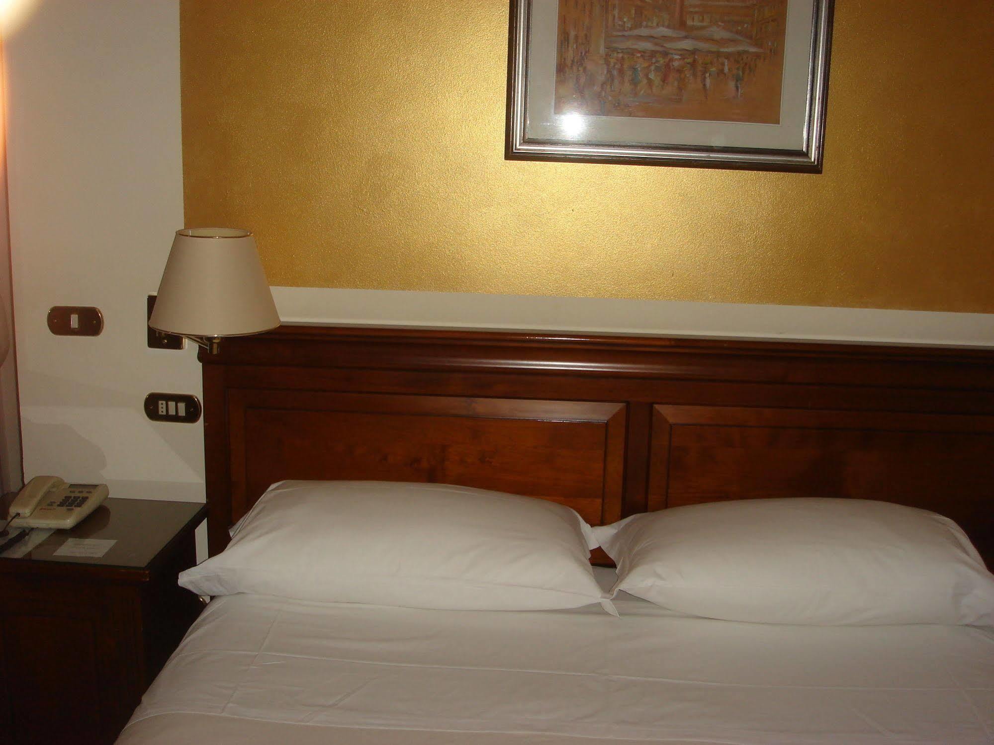 Hotel Al Castello Verona Exterior photo