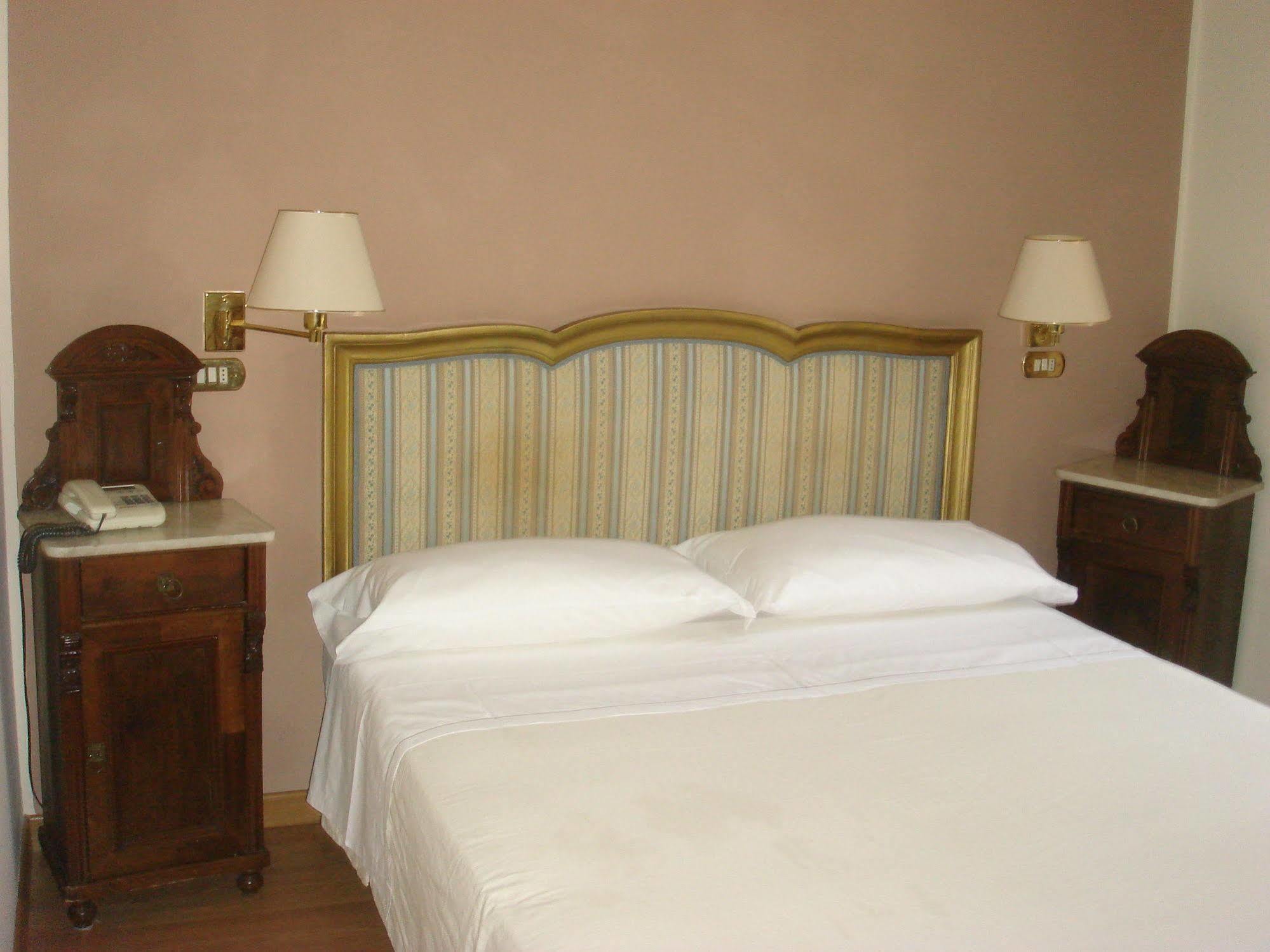 Hotel Al Castello Verona Exterior photo